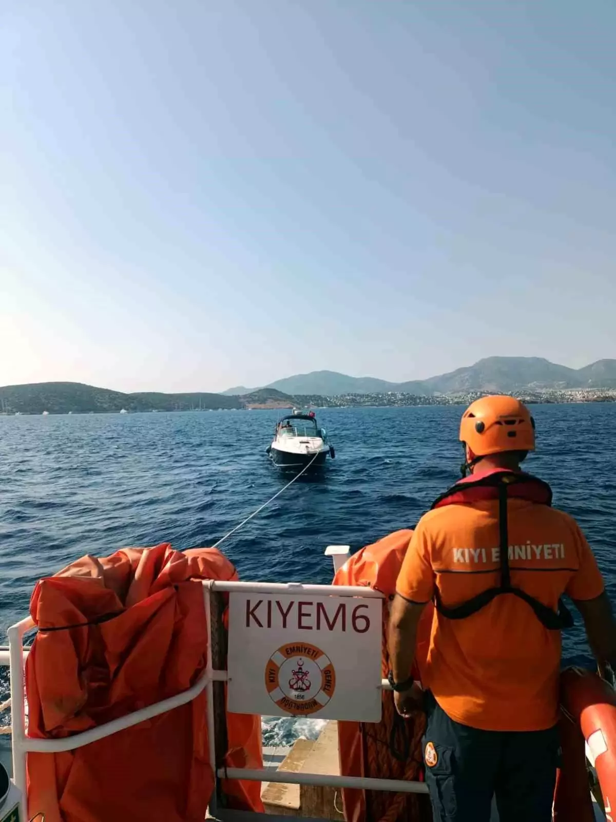 Bodrum'da Sürüklenen Tekne Kıyı Emniyet Ekipleri Tarafından Kurtarıldı