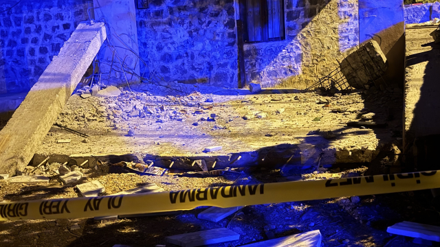 diyarbakir da bir evin balkonu coktu 2 si cocuk 18956559 1238 m
