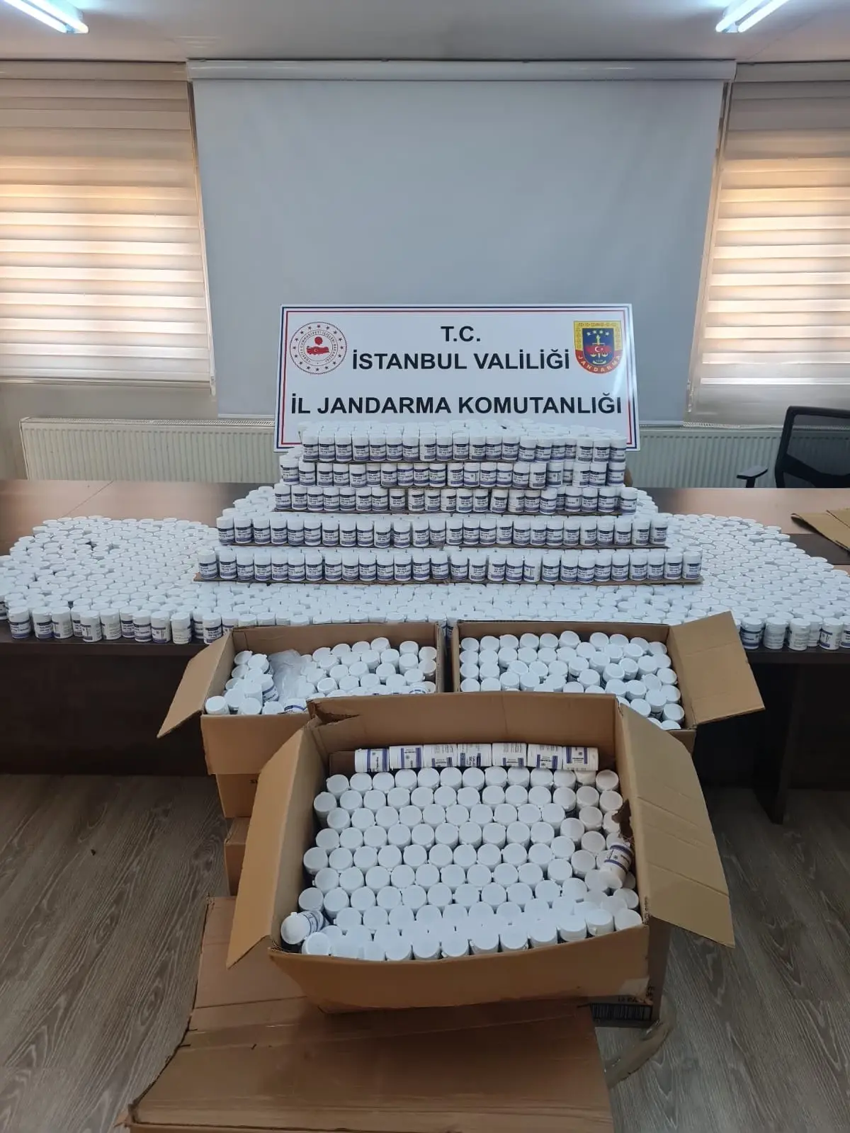 Eyüpsultan'da Uyuşturucu Operasyonu: 278 Bin Hap Ele Geçirildi