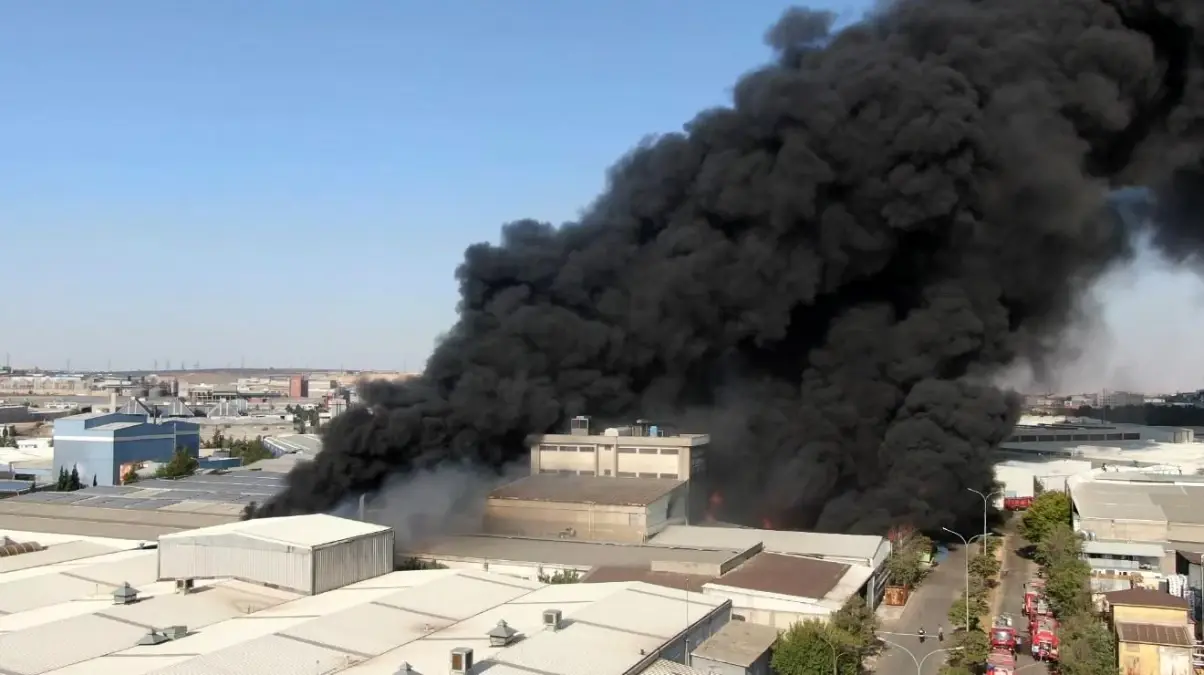 Gaziantep'teki Geri Dönüşüm Fabrikasında Yangın!