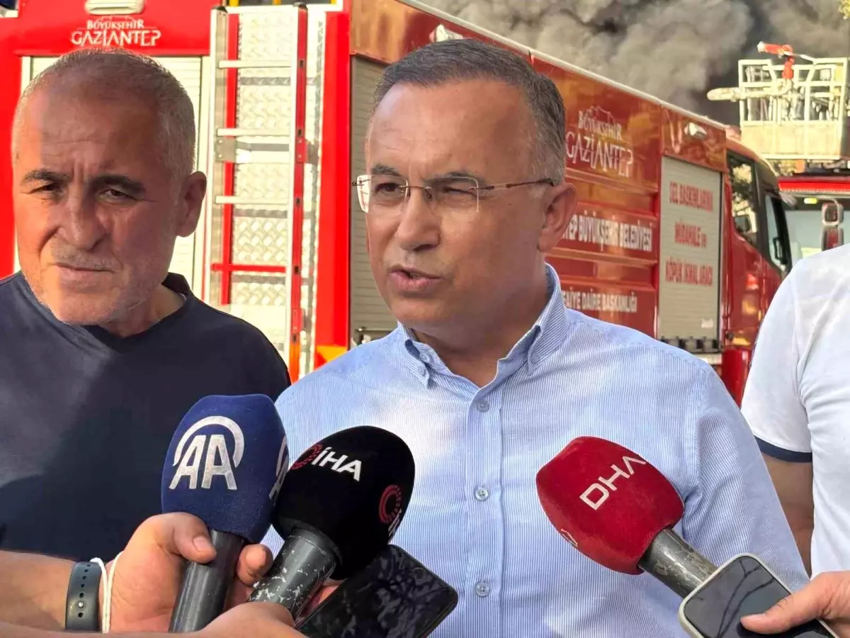 Gaziantep'teki Geri Dönüşüm Fabrikasında Yangın