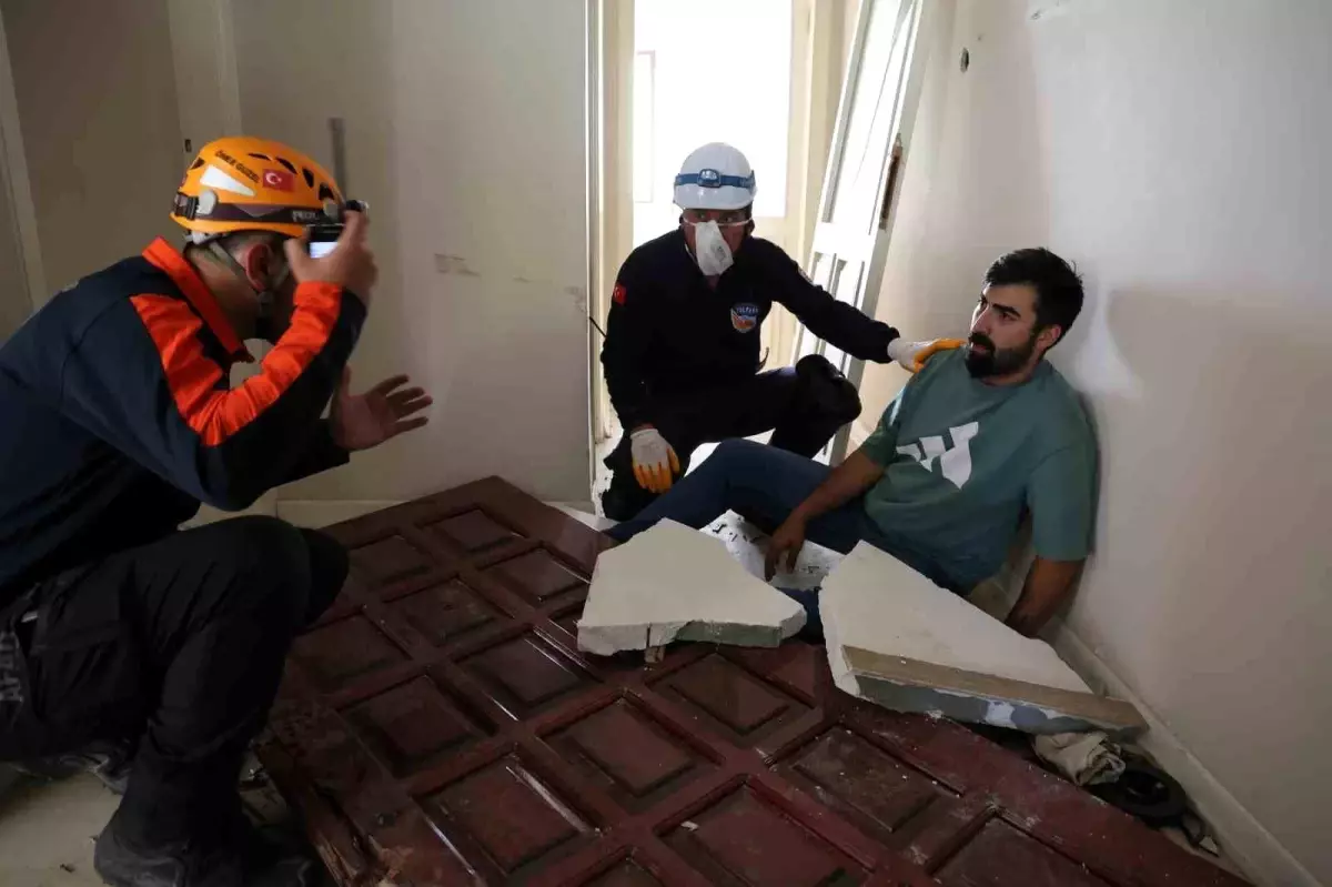 Maltepe'de Deprem Tatbikatı: 300 Bin İnsan Riski Altında