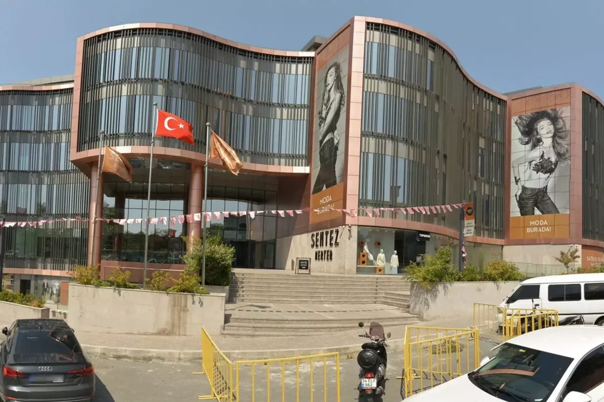 İstanbul'un dev AVM'si krizde! Dükkanların büyük bölümü boşaldı