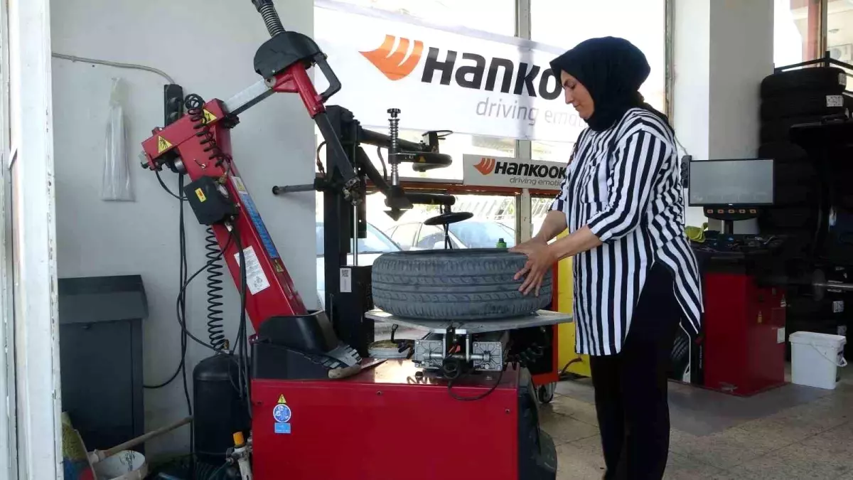 Kadın Lastik Tamircisi Serap Aksüt: ‘Kadınlar İstediğinde Her İşin Üstesinden Gelebilir’