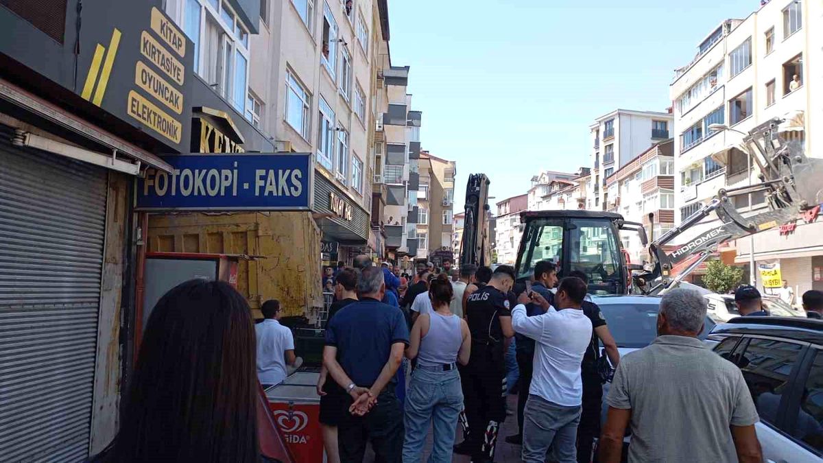 Zonguldak'ta Freni Patlayan Kamyon İş Yerine Girdi