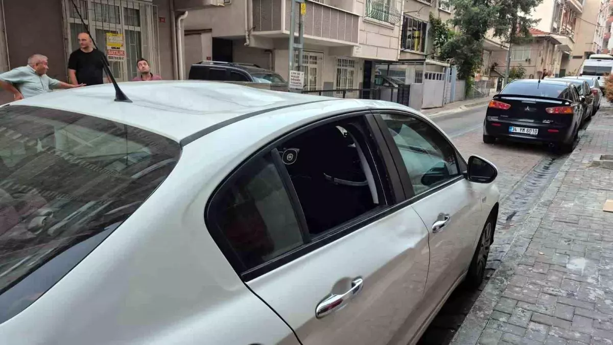 Küçükçekmece'de Aile Rehin Alındı, Şahıs 3. Kattan Atlada
