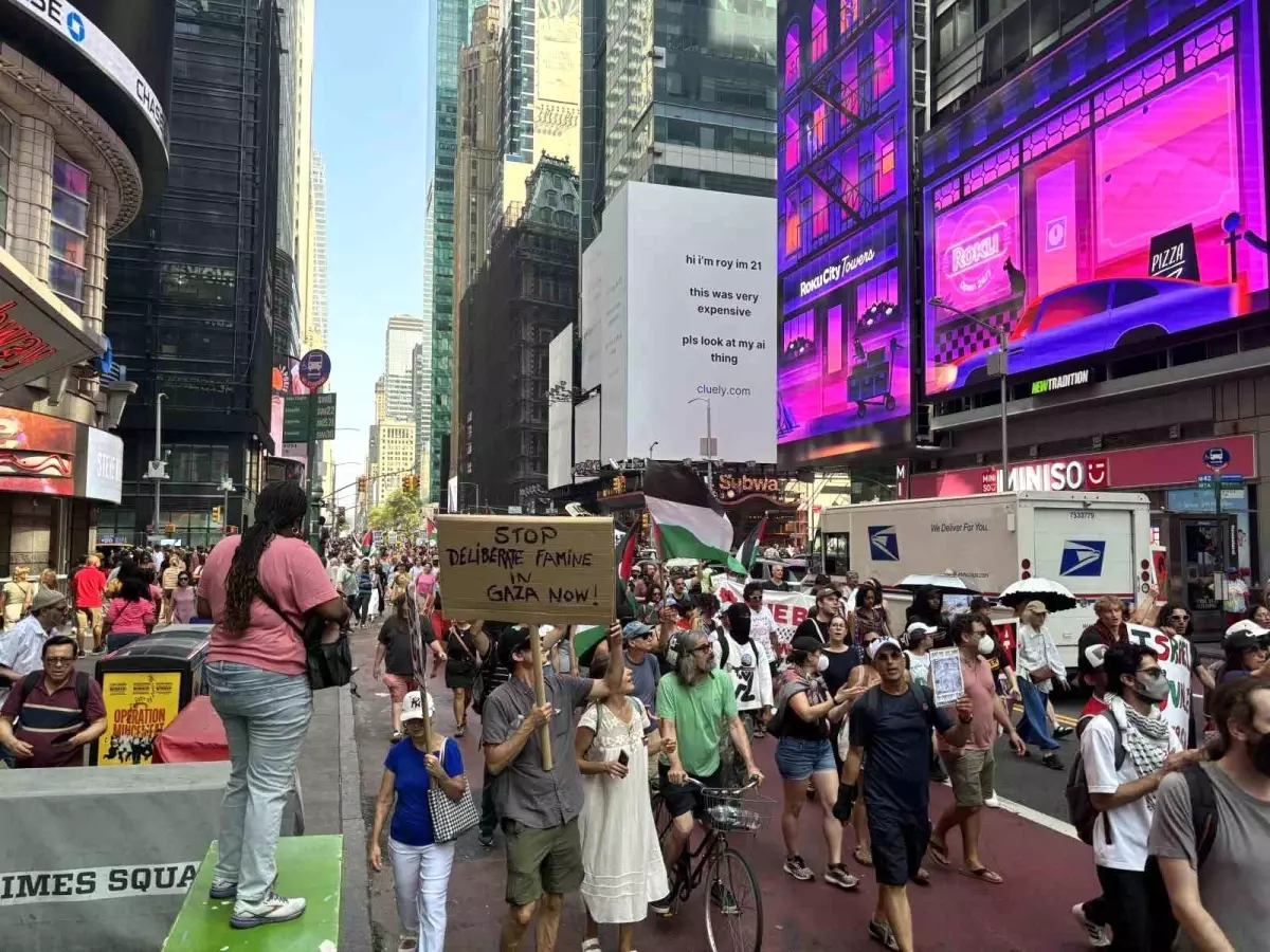 New York'ta Filistin Destekçileri İsrail'i Protesto Etti