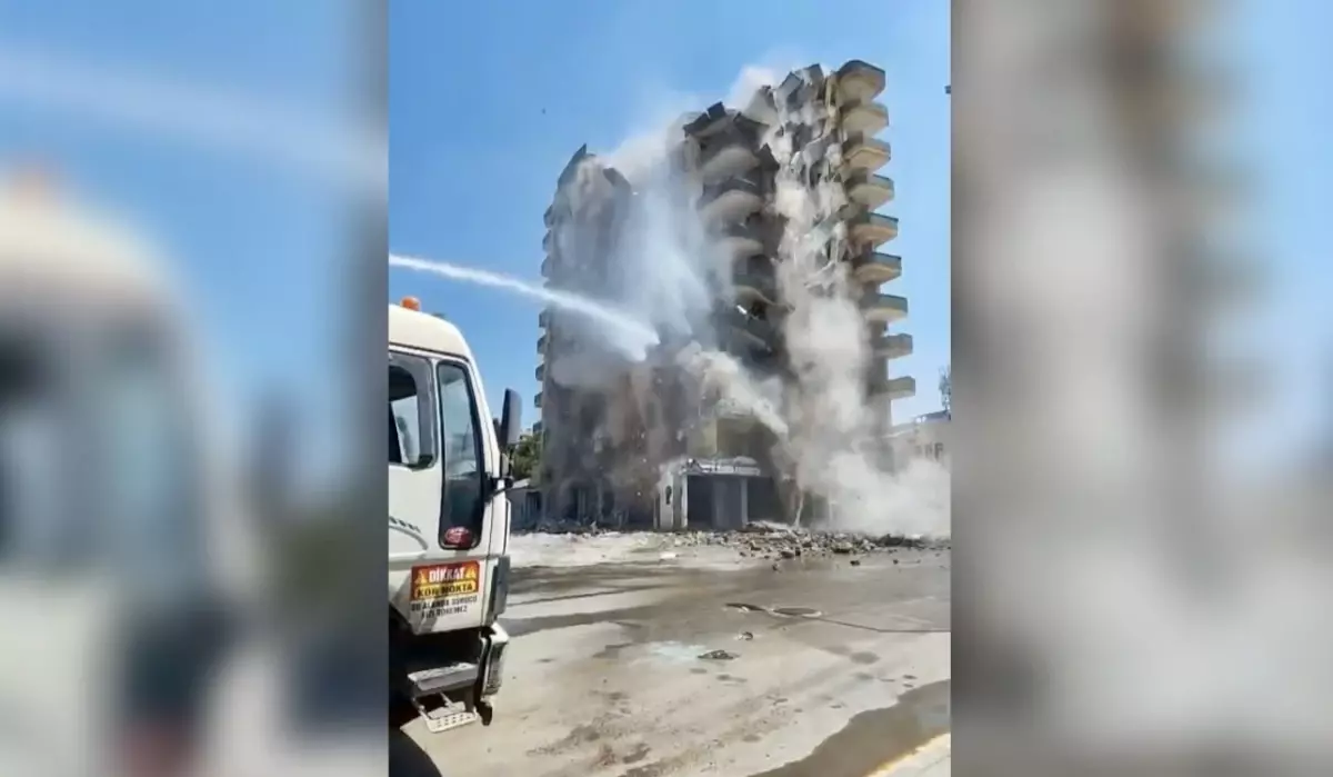 Osmaniye'de Depremde Orta Hasarlı Son Yüksek Bina Yıkıldı