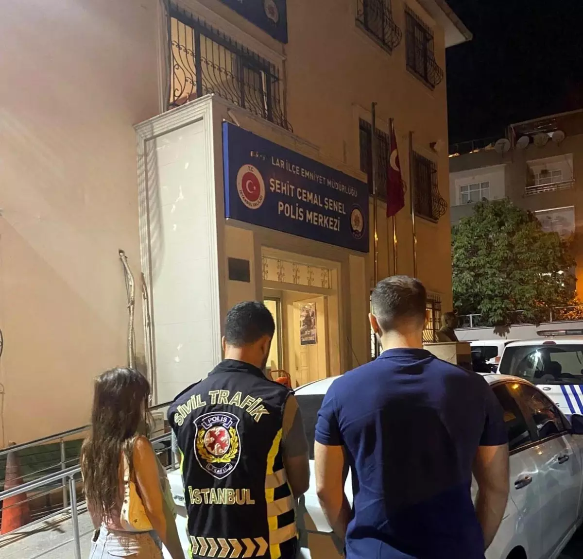 Bağcılar'da Uygunsuz Hareketler Yapan Sürücü ve Yolcu Yakalandı