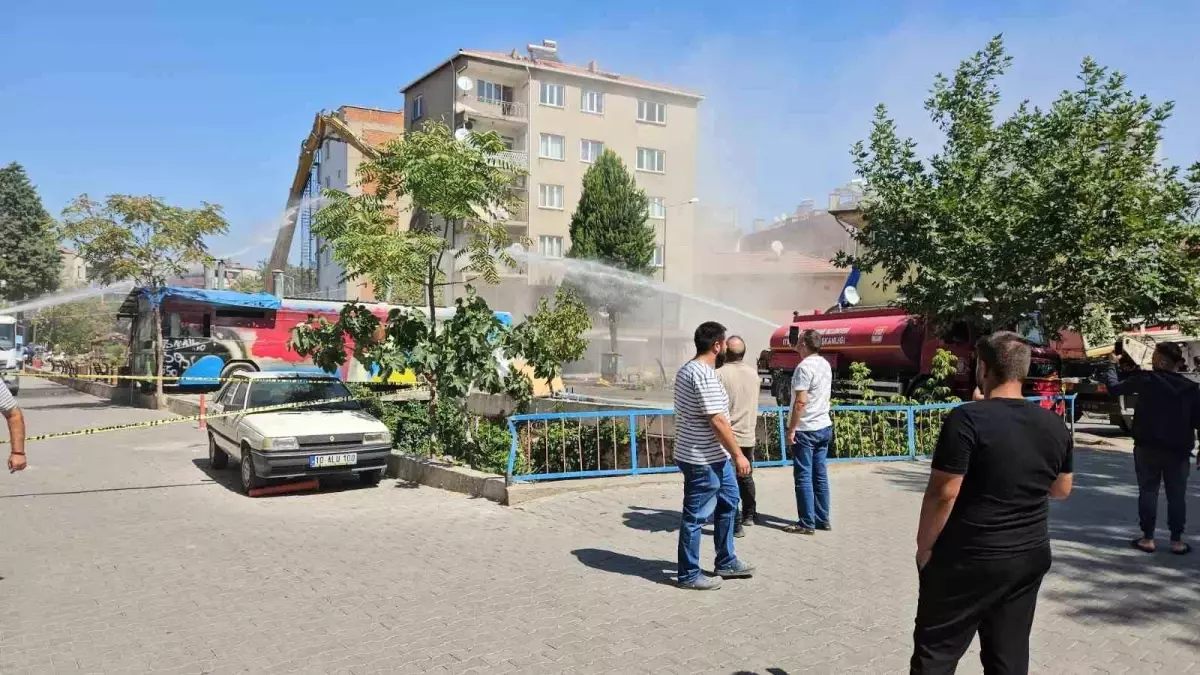 Balıkesir'de Depremzedelere Yıkım Çalışmaları Devam Ediyor