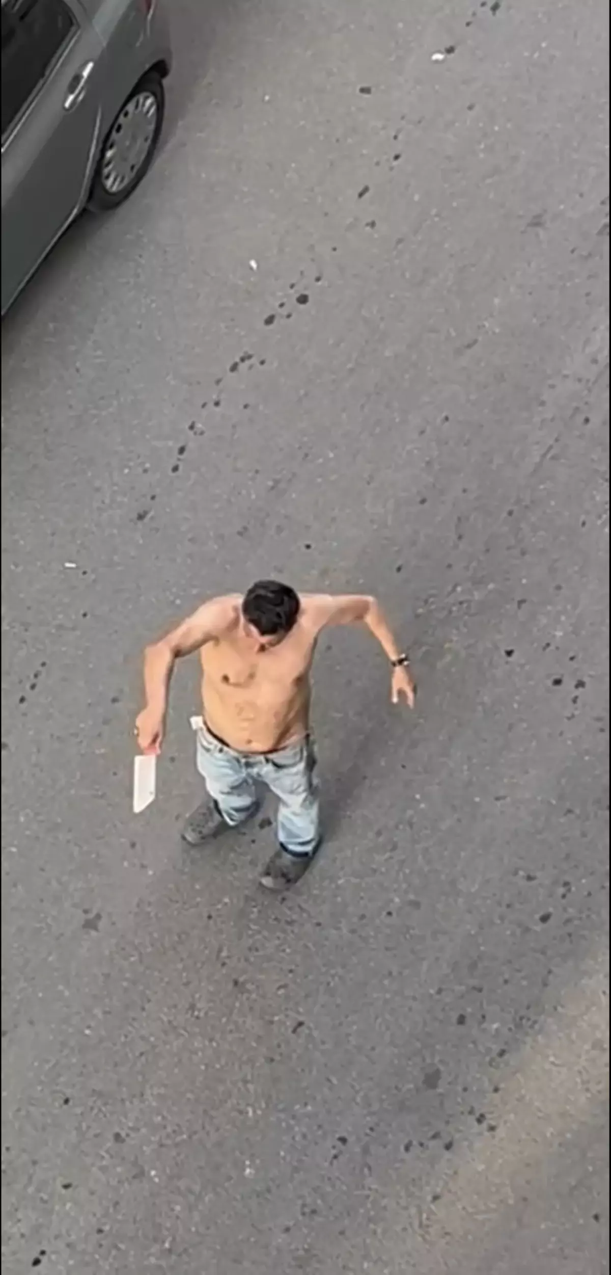 Üsküdar'da Satırla Araçlara Zarar Veren Şüpheli Yakalanıyor