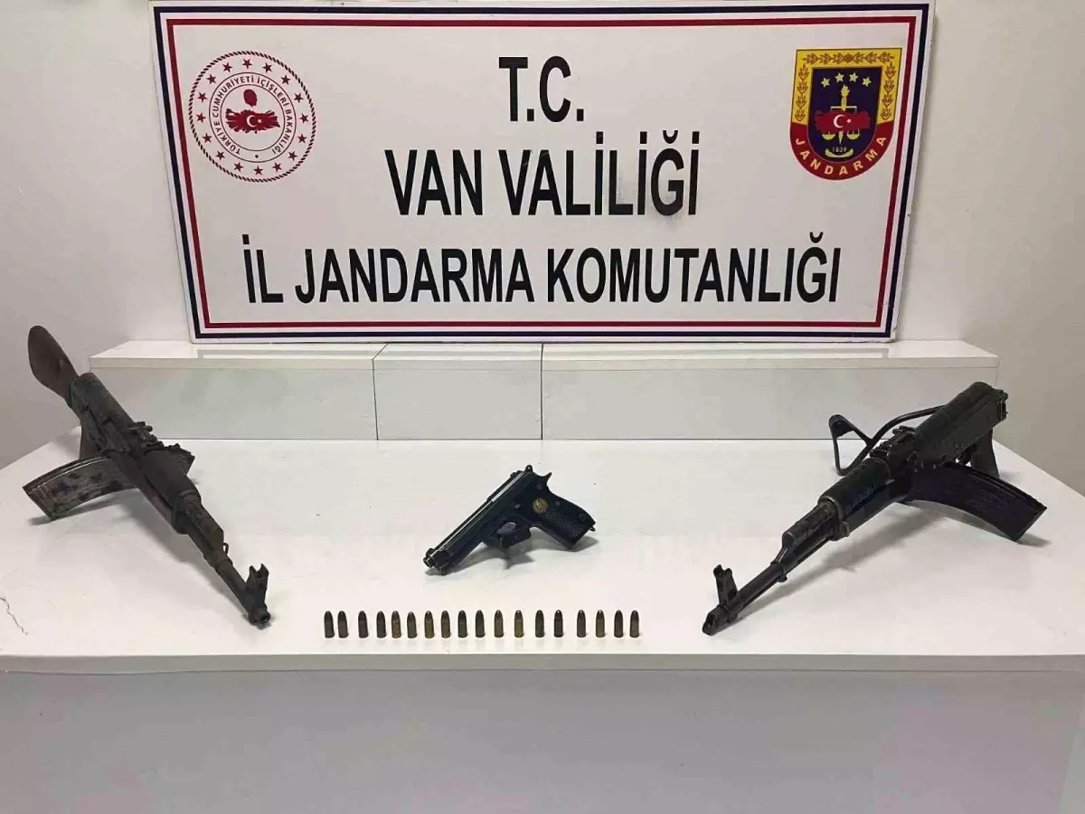 Van'da Kaçak Silah Operasyonu: Çok Sayıda Silah Ele Geçirildi