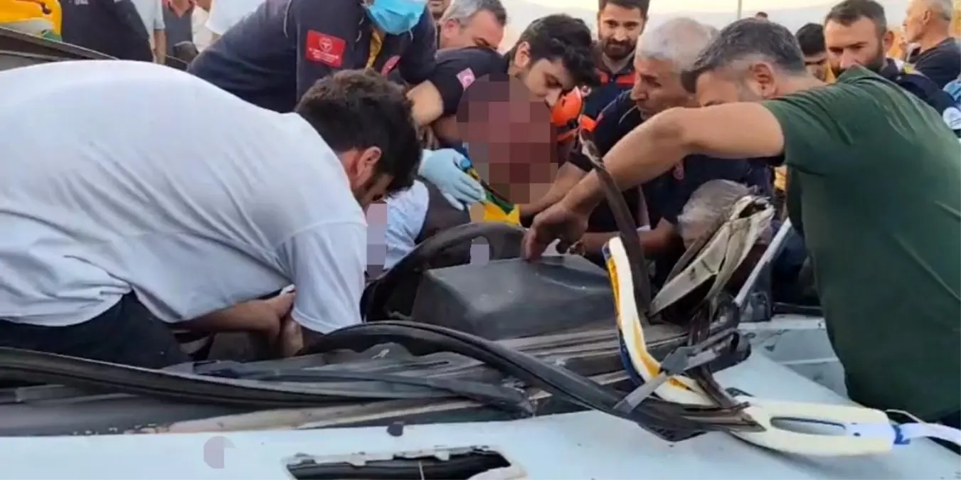 Adıyaman'da Kontrolden Çıkan Otomobil Takla Attı: 1 Ağır Yaralı, 4 Kişi Yaralandı