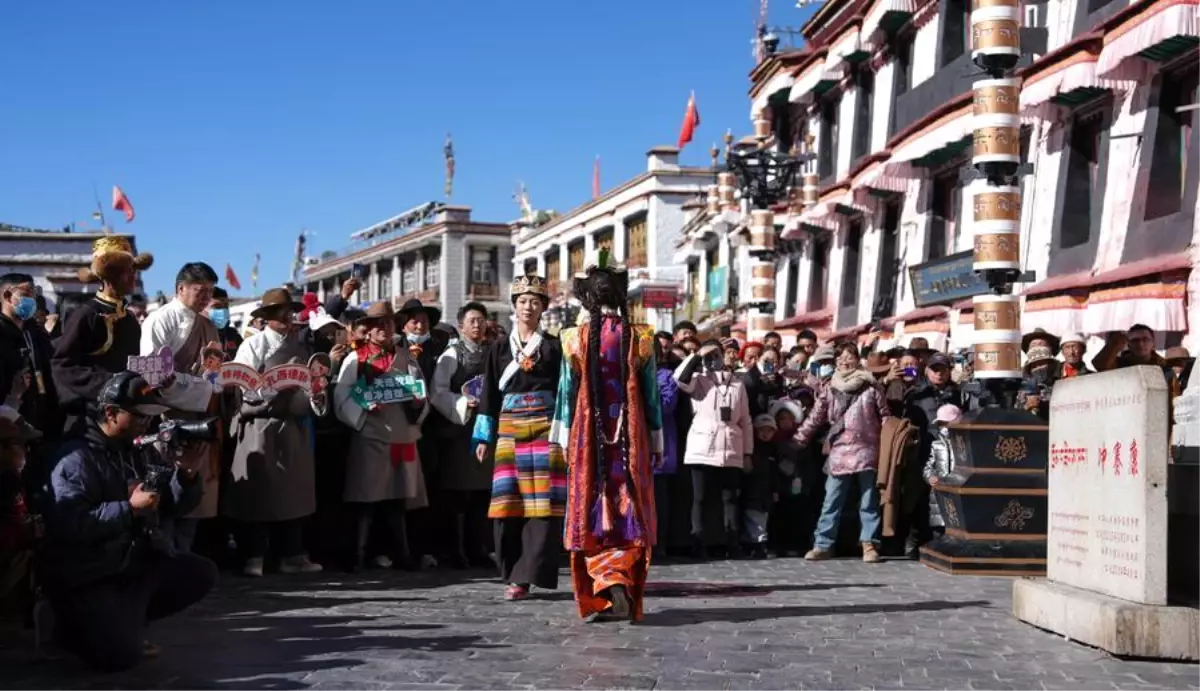 Tibet'in Geleneksel Giysi Yapım Tekniği Kültürel Miras Olarak Yaşatılıyor