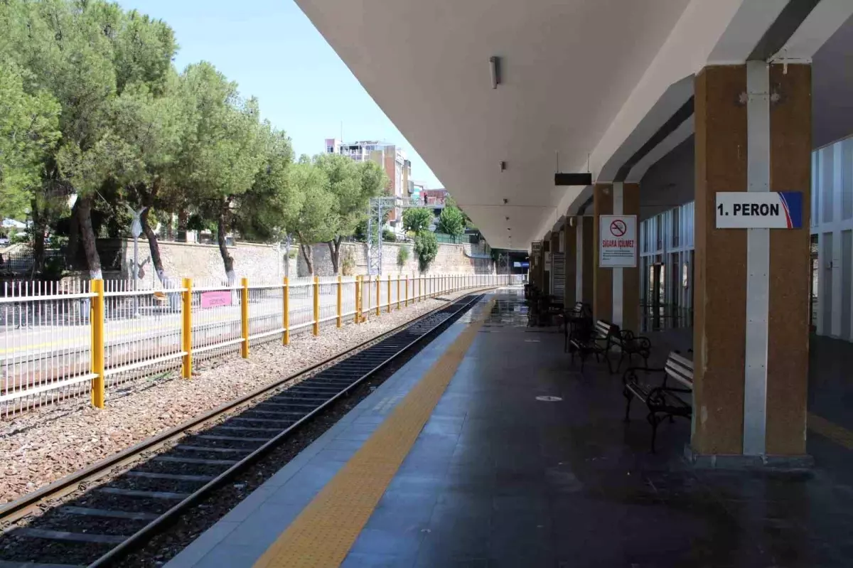 Aydın'da Memurların İş Bırakma Eylemi Tren Seferlerini İptal Etti
