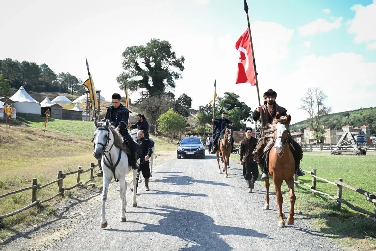 Bakan Ersoy, Türk Dizi Sektörünün Kültürel ve Turistik Etkilerini Vurguladı