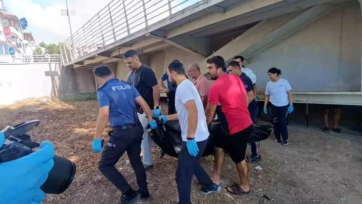 Manavgat'ta Irmakta Erkek Cesedi Bulundu