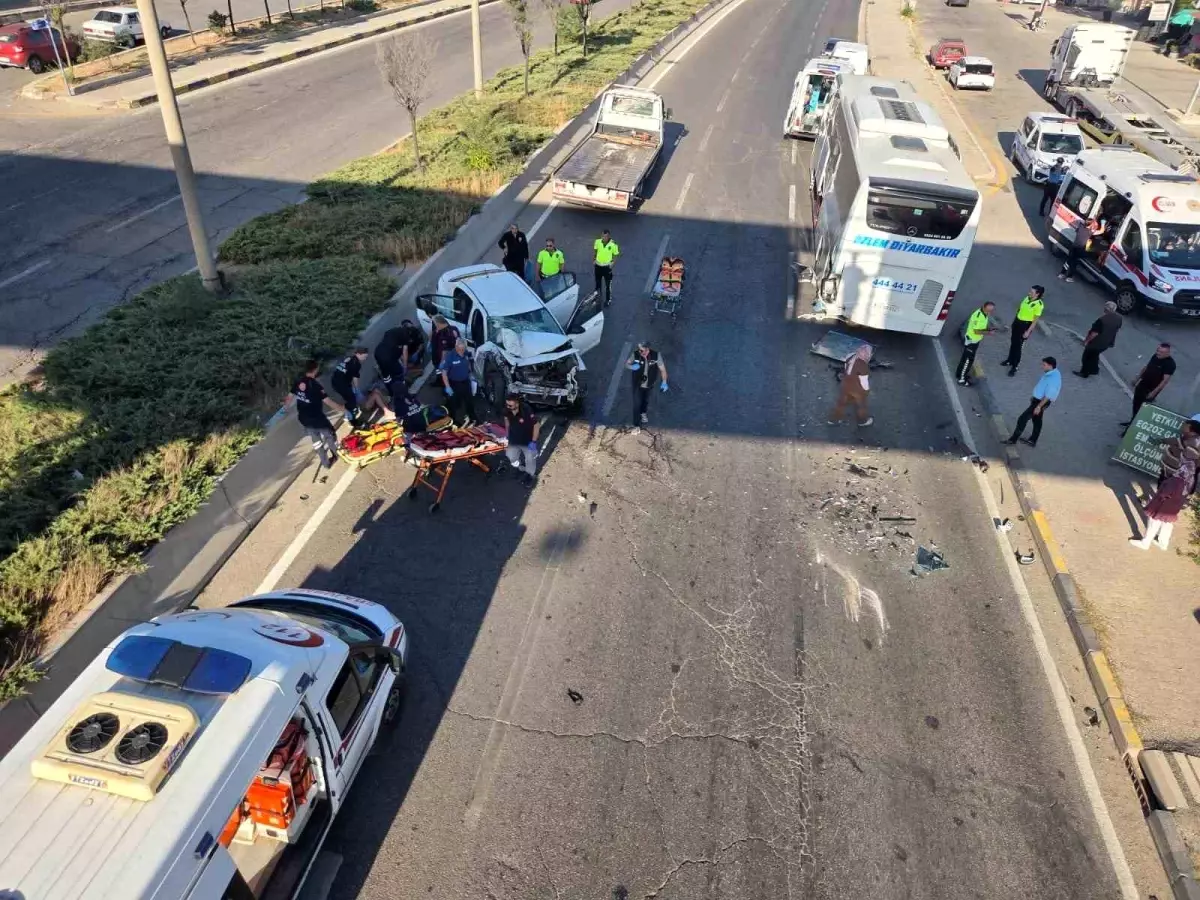 Elmadağ'da Otomobil ile Otobüs Çarpıştı: 2 Yaralı