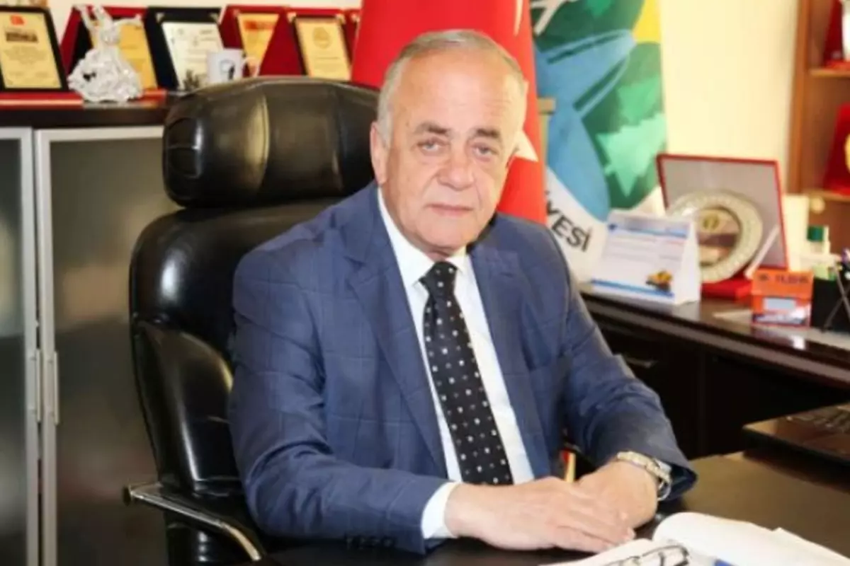 'Benim oğlumu işe almadın' deyip CHP'li eski başkana saldırdı