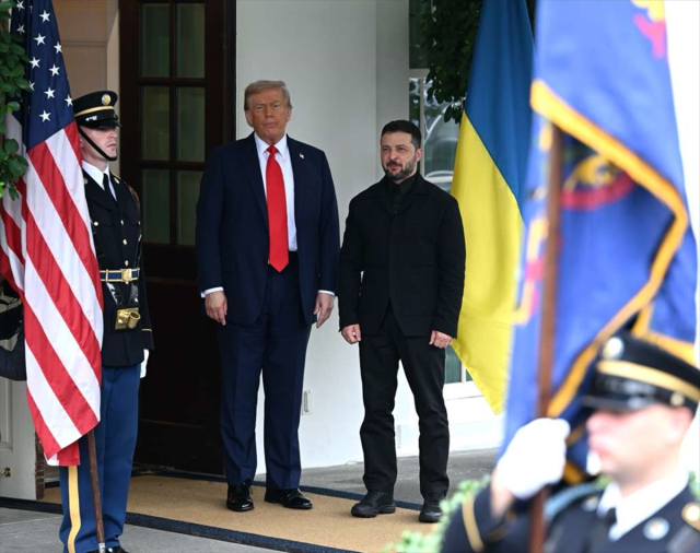 Beyaz Saray'da Zelenski, Trump ile bir araya geldi: Üçlü görüşme için hazırız
