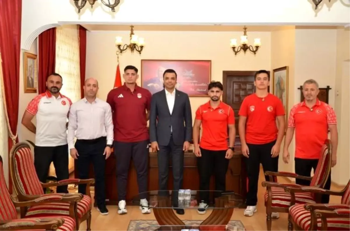 Bilecikli Genç Sporcular Kaymakam Yayabaşı'nı Ziyaret Etti