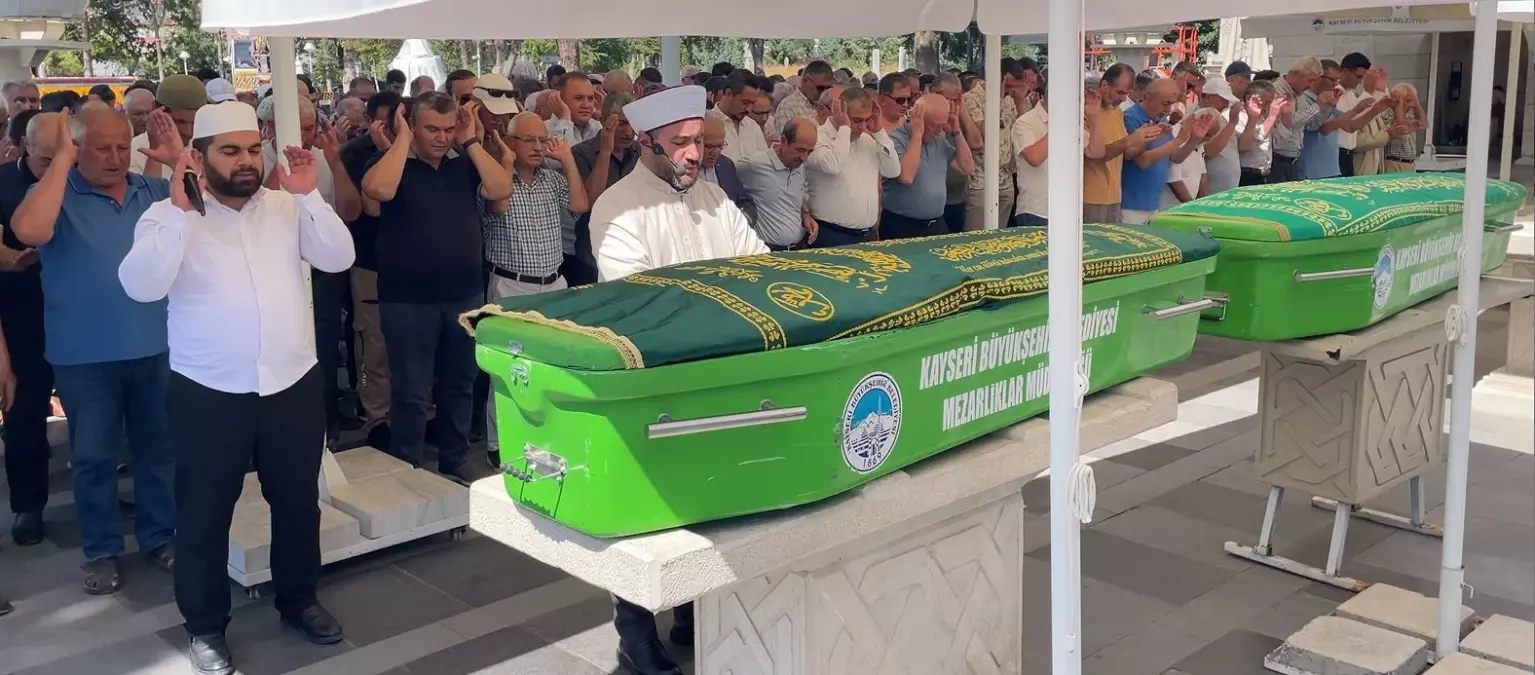 Kamp Yaparken Karbonmonoksit Gazından Zehirlenerek Hayatını Kaybeden Çiftin Cenazesi Törenle Defnedildi