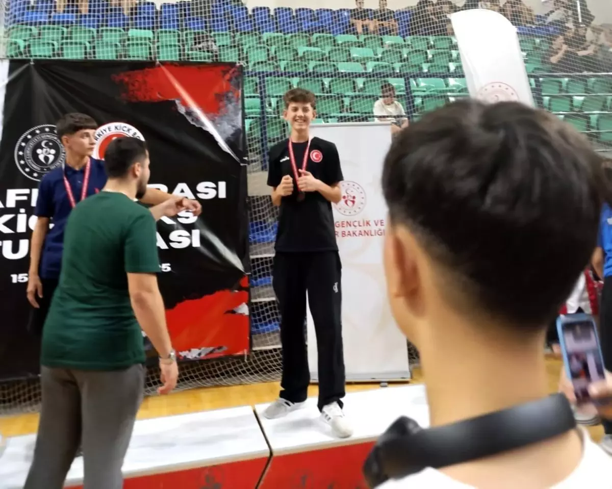 Zafer Kupası Kick Boks Turnuvası'nda Eskişehirli Metehan Kaya Derece Elde Etti
