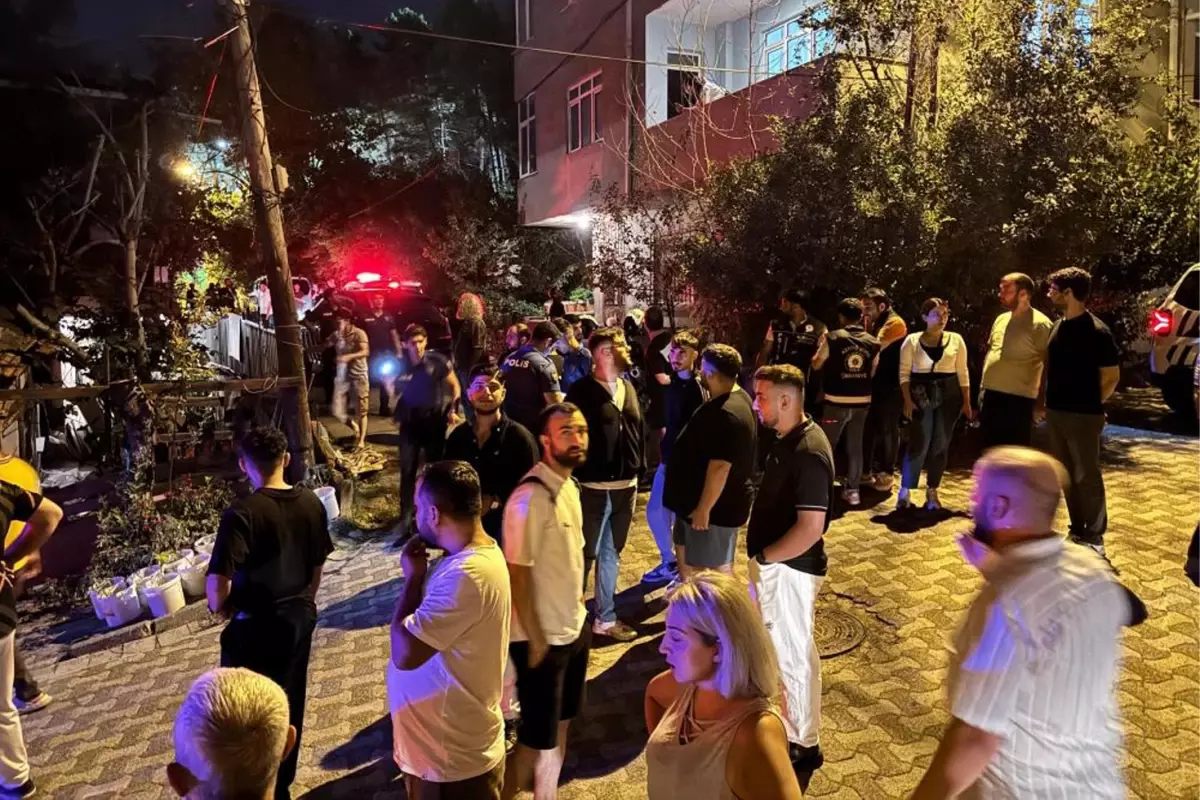 Genç kadın sokak ortasında satırla boğazı kesilerek öldürüldü