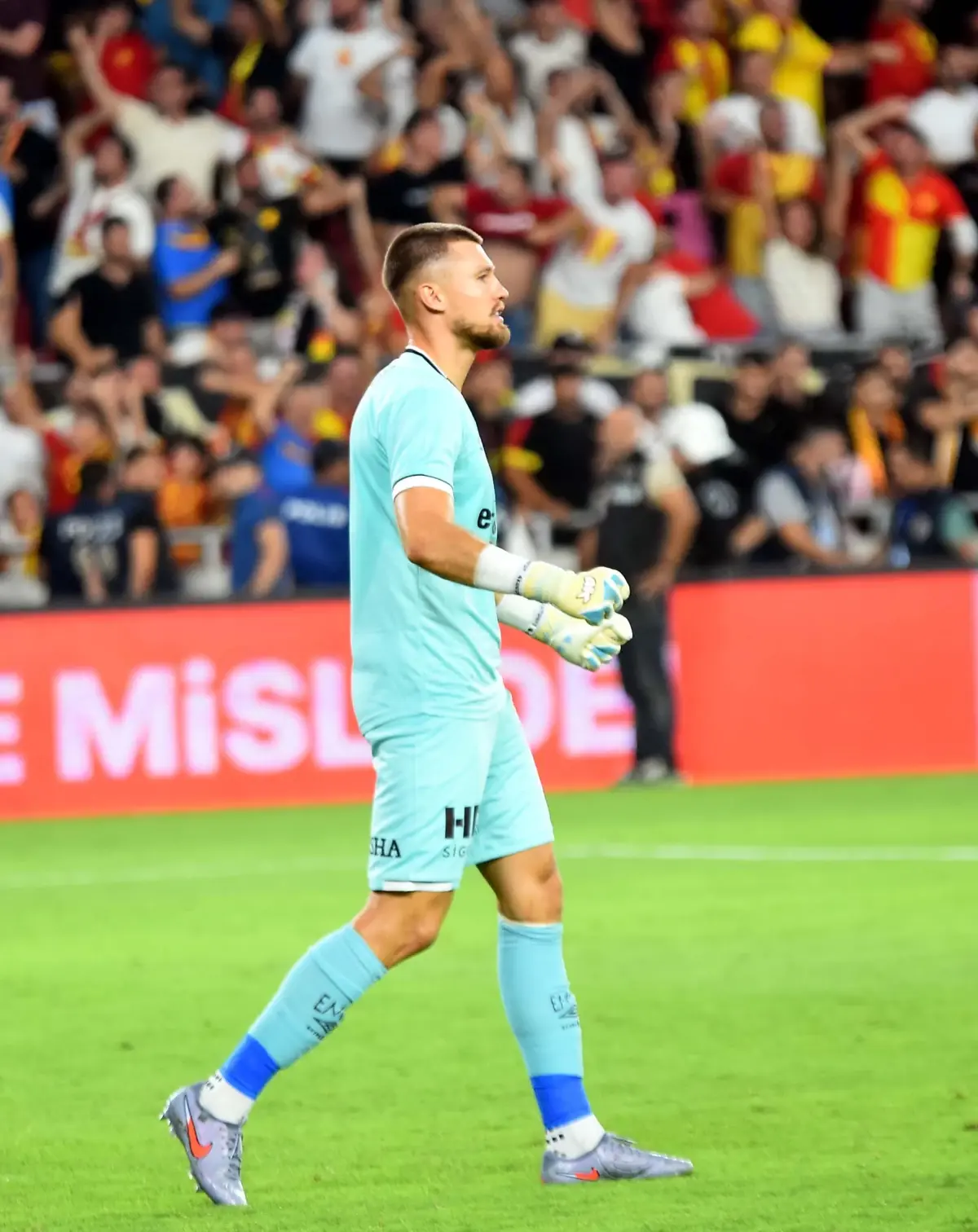 Göztepe'nin Kalecisi Lis, Fenerbahçe Maçında Parladı