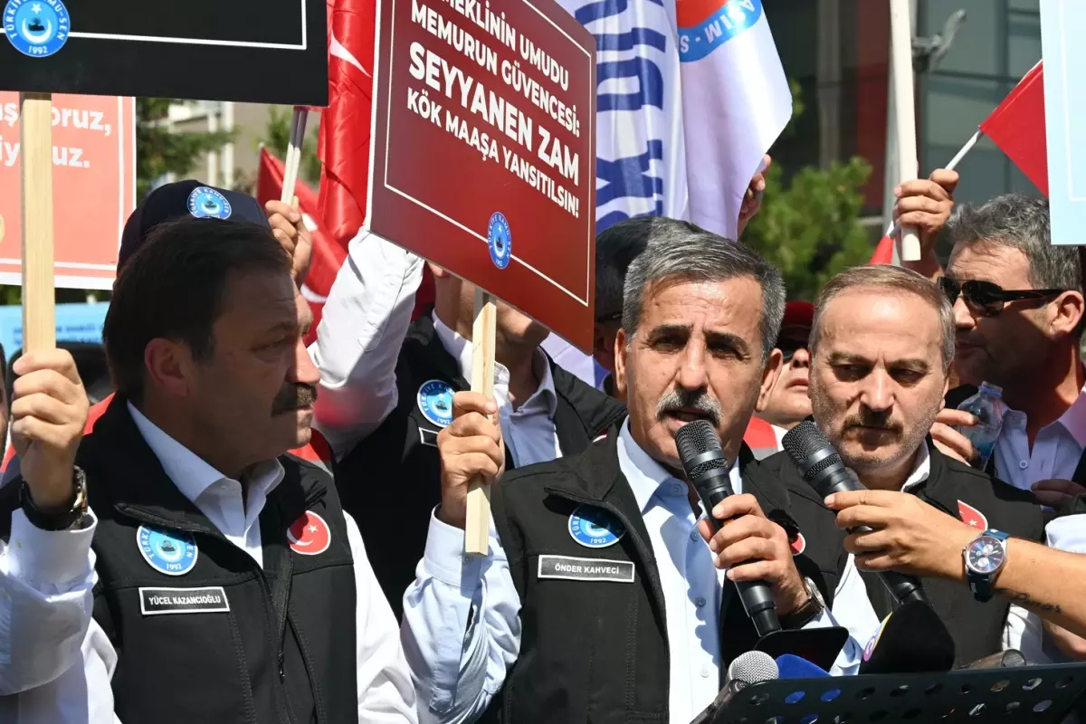 İş bırakan memurlar Hazine ve Maliye Bakanlığı'nın önünde resti çekti: Alnını karışlarım