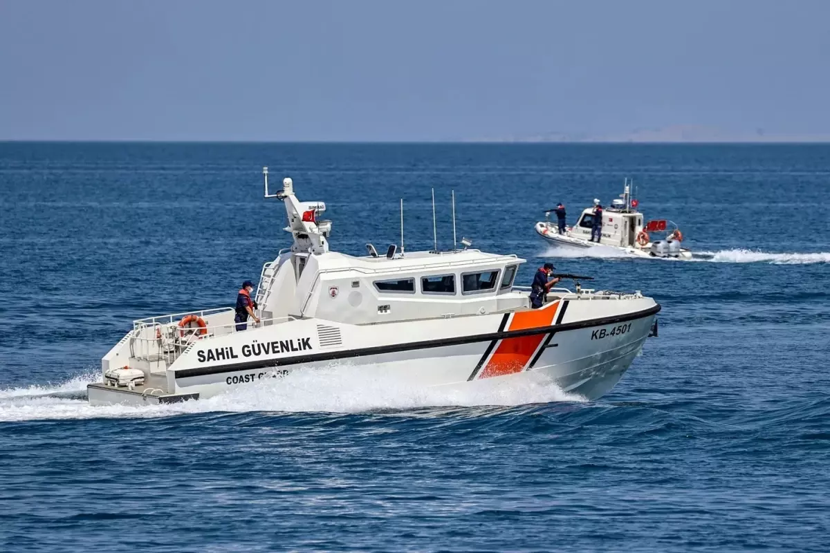 İzmir'de düzensiz göçmenler lastik bottan düştü: 4 ölü