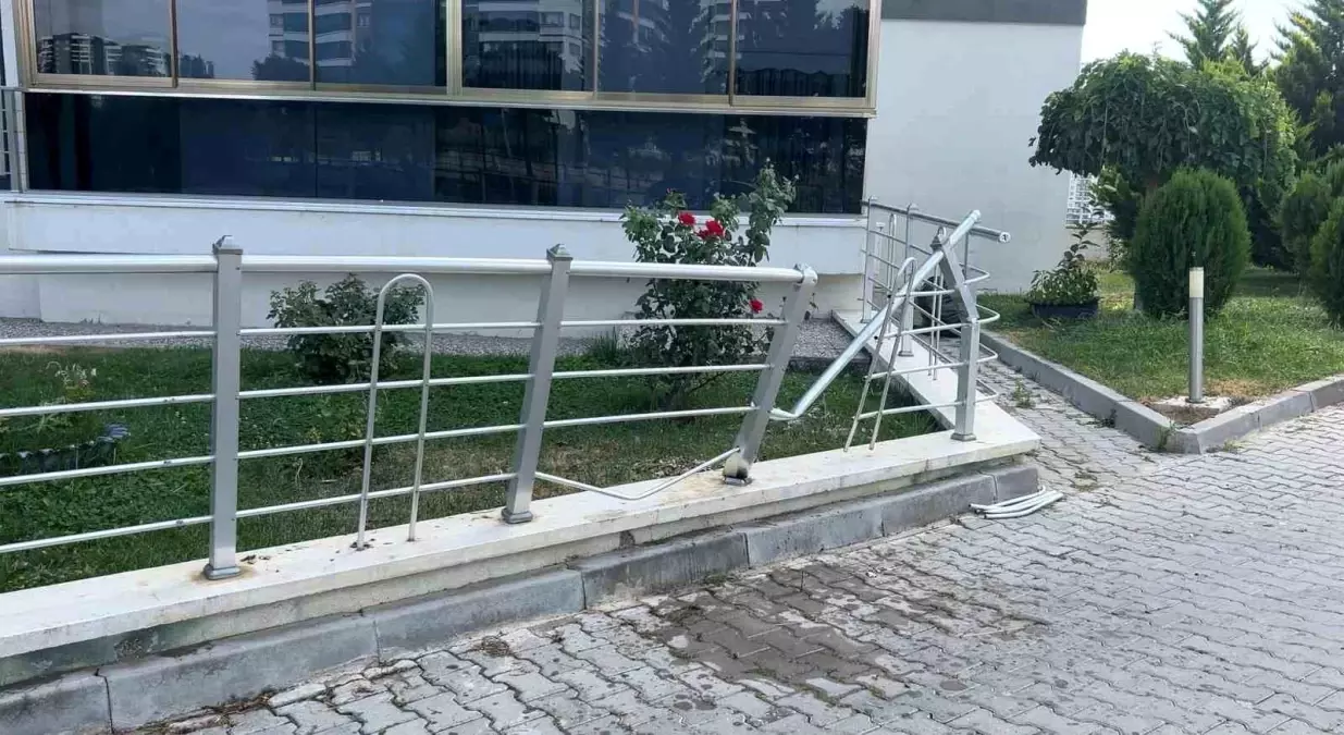 Yayıncı Oğuzhan Dalgakıran Balkonundan Düşerek Hayatını Kaybetti