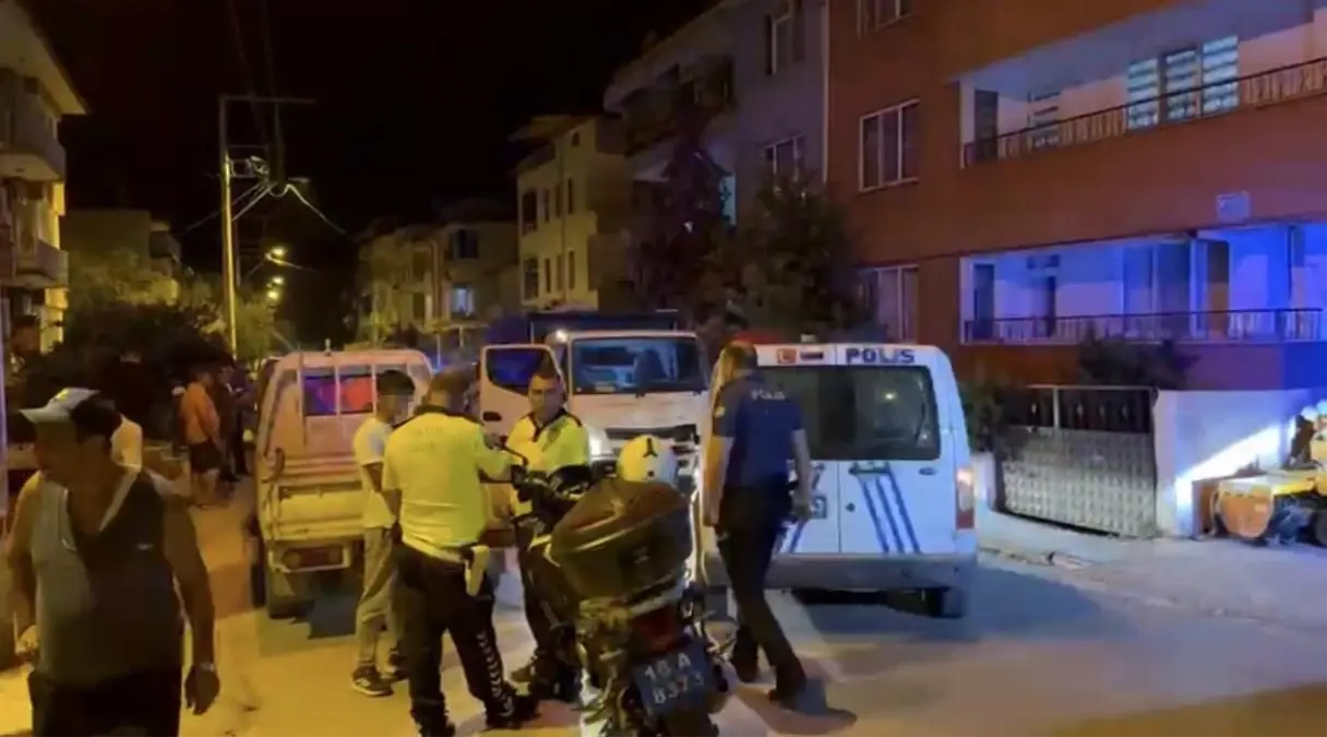 Bursa'da 16 Yaşındaki Çocuk Kaçış Macerası: Polis Arabasına Çarptı