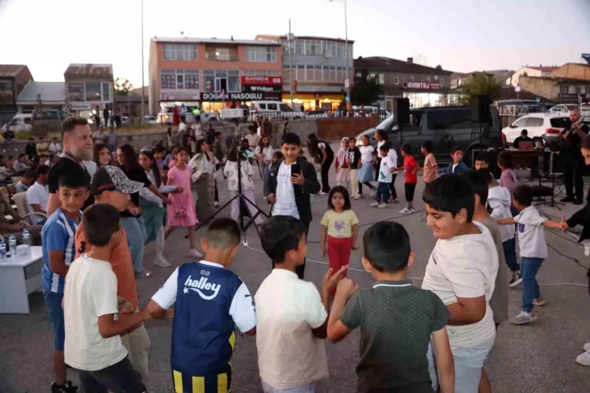 Karayazı'da Kültür Yolu Festivali Coşku ile Kutlandı