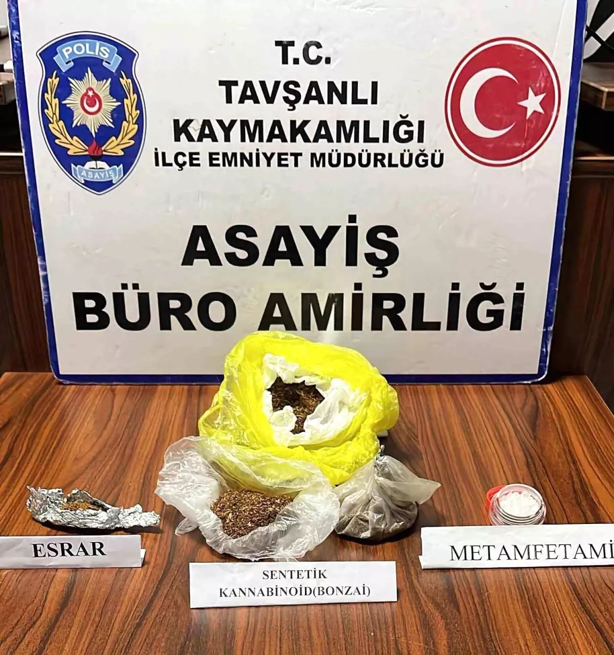 Kütahya'da Uyuşturucu Ticareti Yapan Cezaevi Firarisi Yakalandı