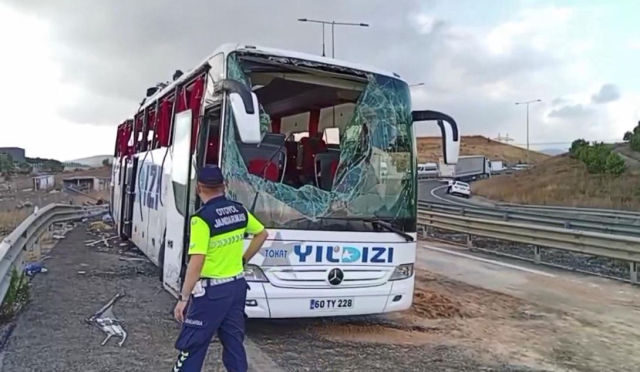 kuzey marmara otoyolu nda 4 kisinin oldugu otobus 18958094 4307 m