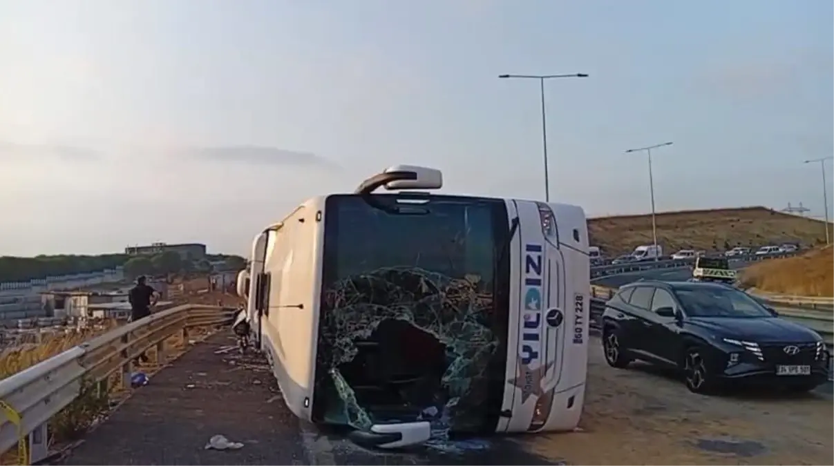 Kuzey Marmara Otoyolu&apos;nda Otobüs Devrildi