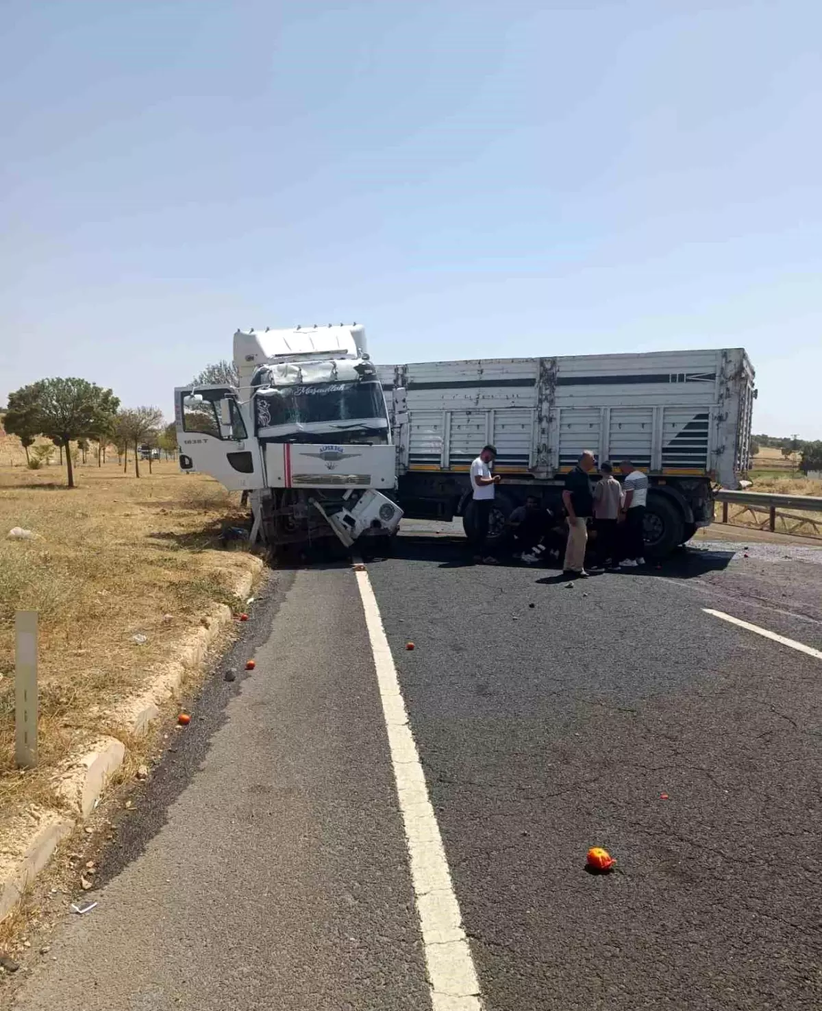 Mardin'de Tır ile Otomobil Çarpışması: 2 Yaralı