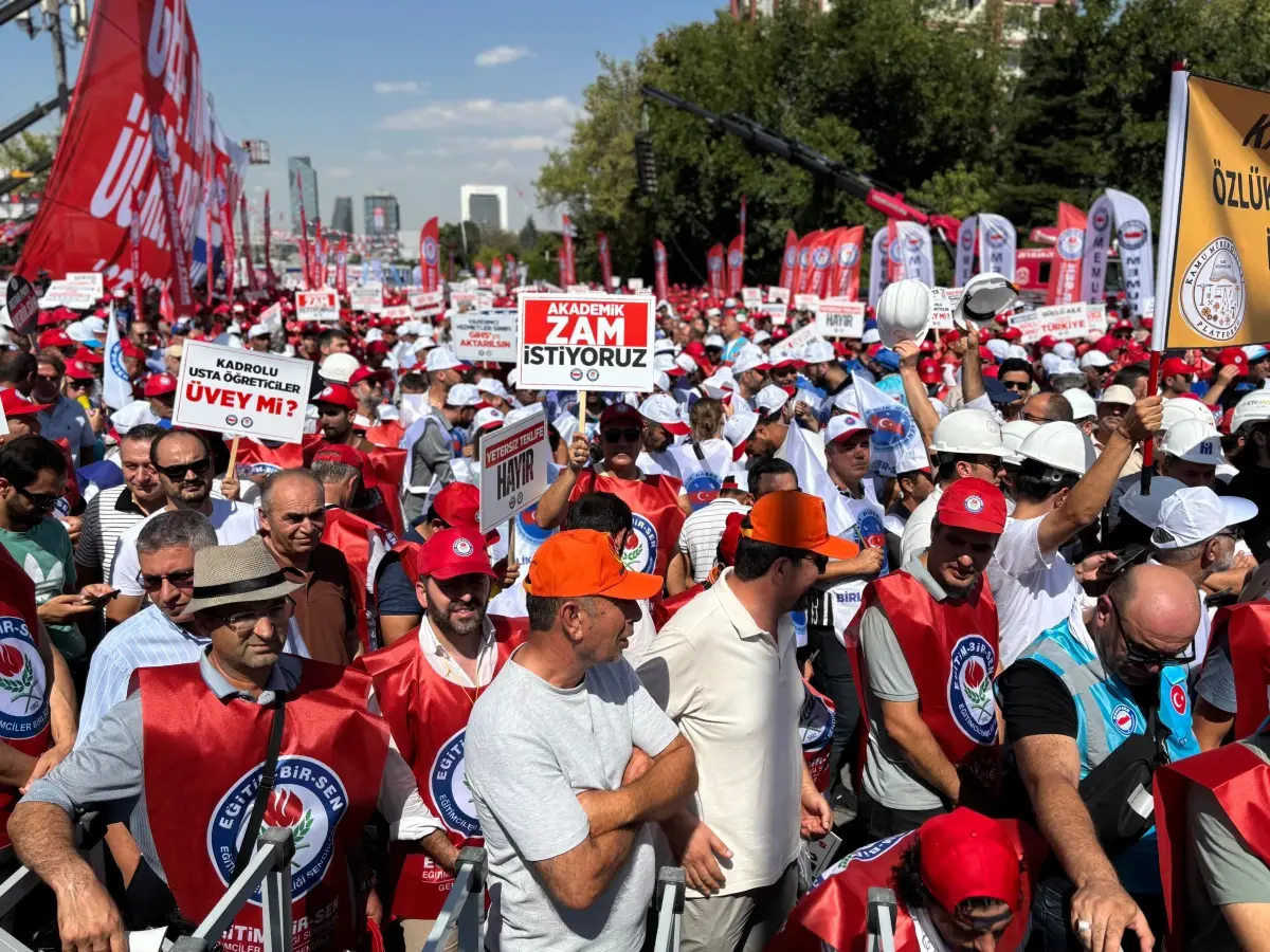 Memur-Sen, Toplu Sözleşme Tekliflerine Tepki Gösterdi
