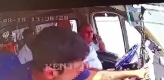Kırmızı ışıkta bekleyen minibüsten paraları alıp kaçtı