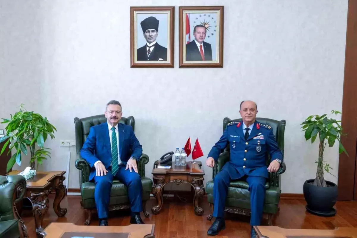 Hava Orgeneral İsmail Güneykaya'dan Eskişehir Valisi'ne Veda Ziyareti