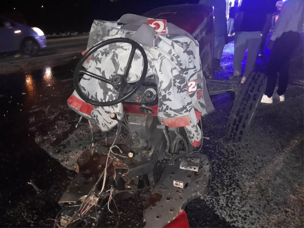 Çorum'da Otomobil ile Traktör Çarpıştı: 5 Yaralı