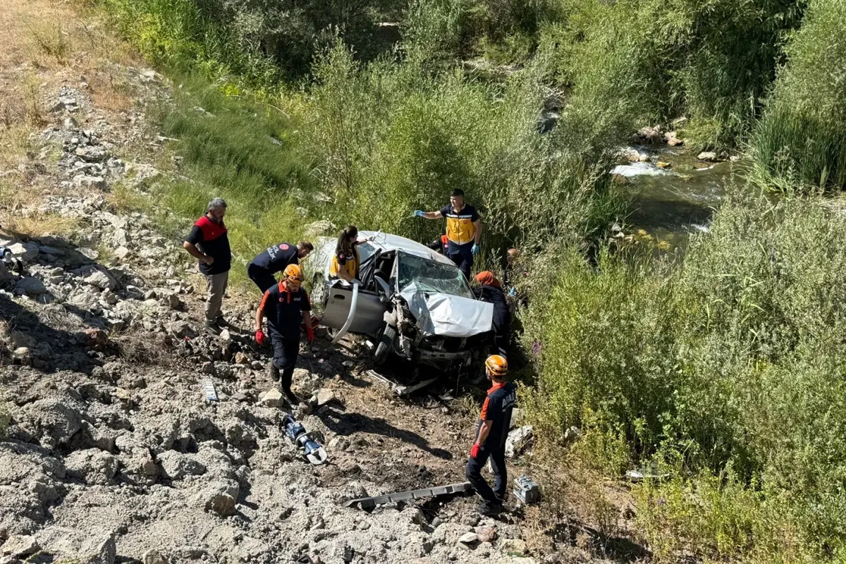 Otomobil köprüden uçtu: Yaşlı çift hayatını kaybetti