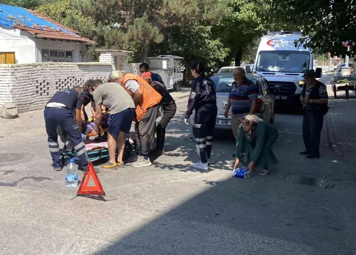 Eskişehir'de Motosikletli Kurye Kazası: Yaralı Hastaneye Sevk Edildi