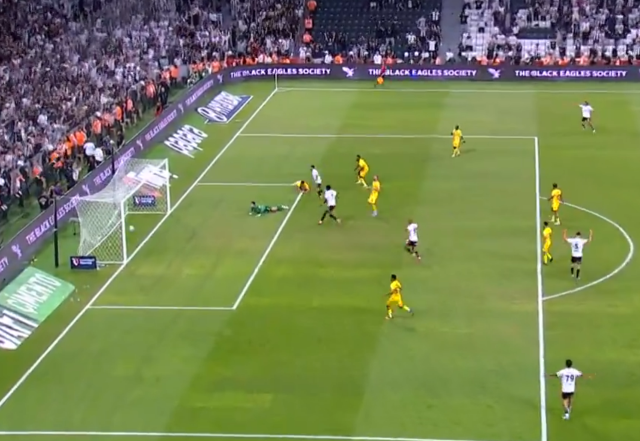 rafa silva dan besiktas a 3 puani getiren gol 18957025 4226 m