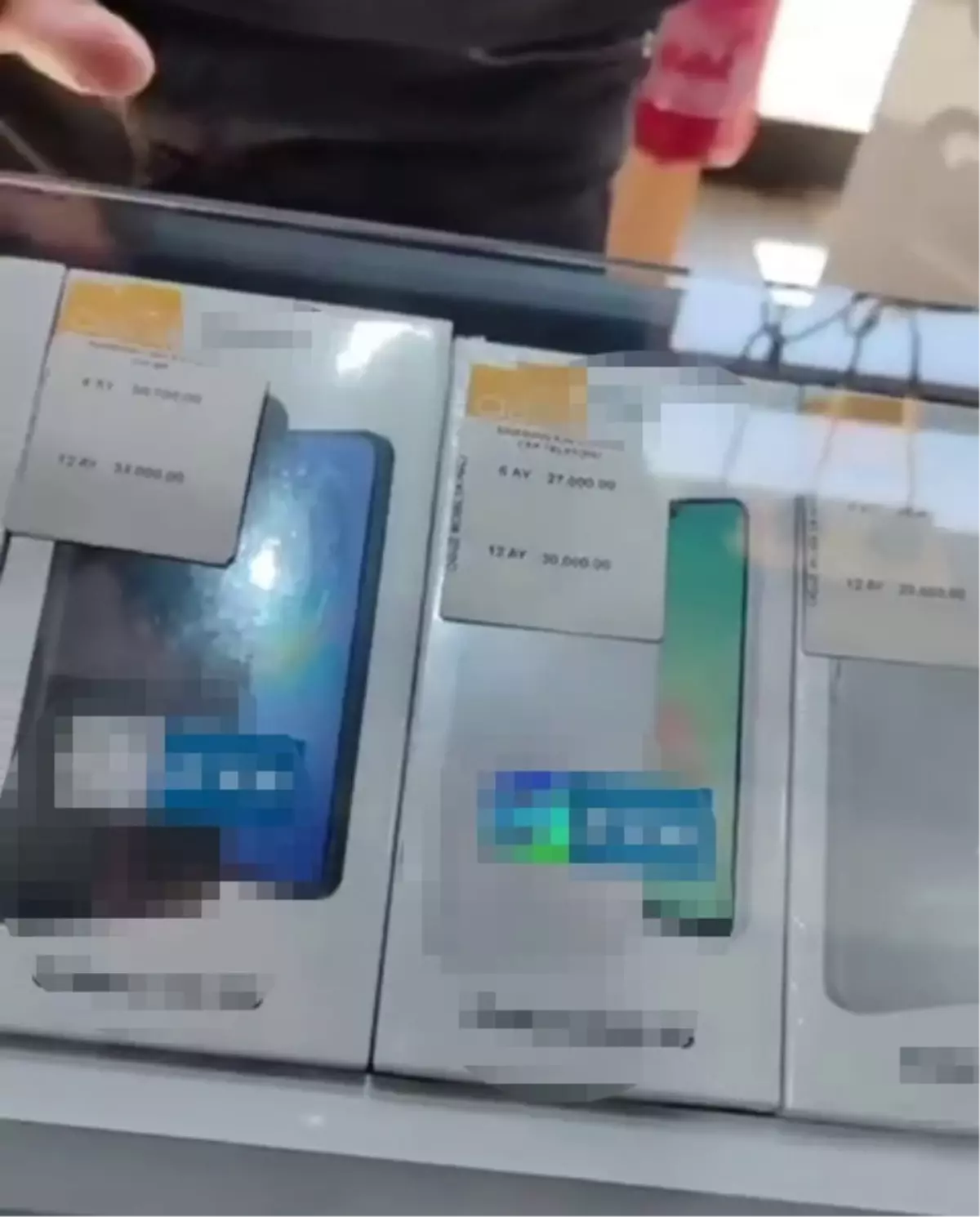 Bolu'da Cep Telefonu Mağazasında Fırsatçılığa Tepki