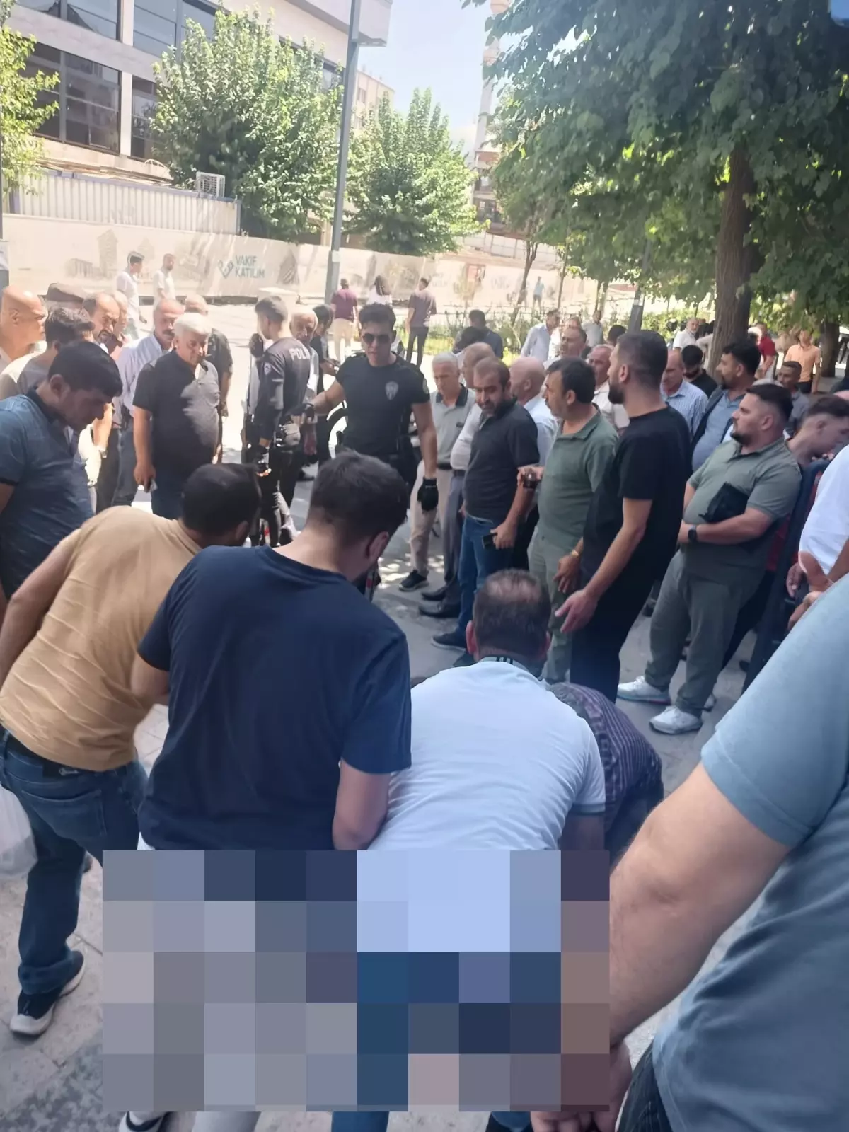 Siirt'te Bıçaklı Saldırı: Bir Kişi Yaralandı