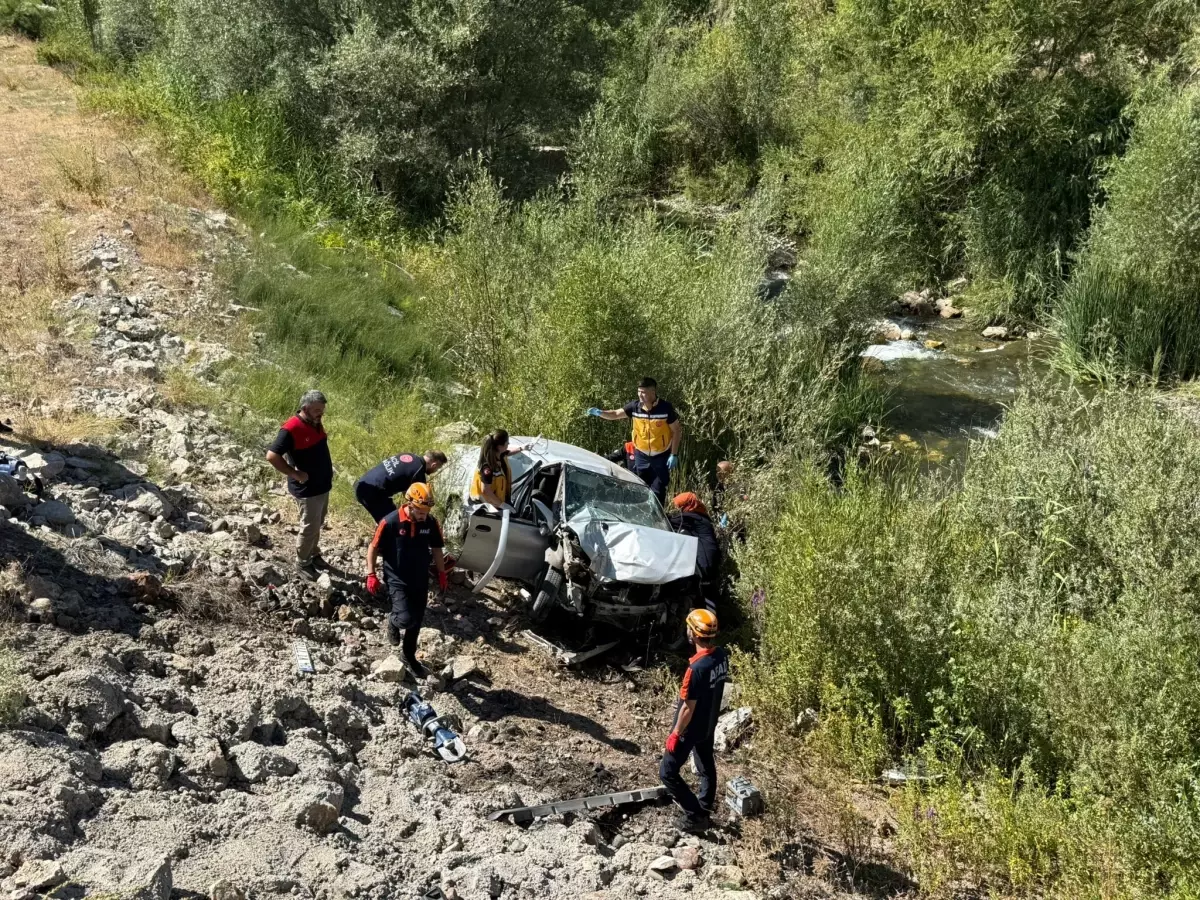 Sivas'ta Trafik Kazası: Çift Hayatını Kaybetti