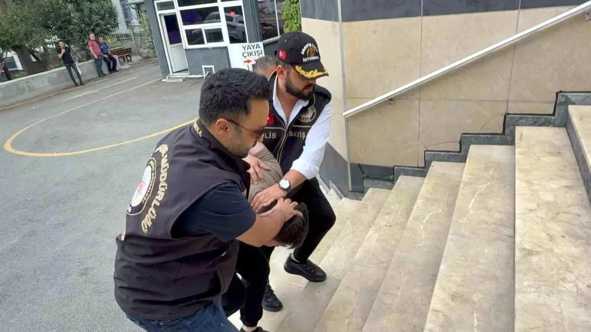 Ümraniye'de Kıskançlık Üzerine Cinayet: Eşi Sokak Ortasında Bıçaklandı