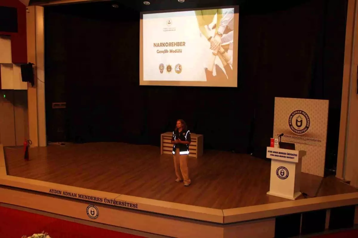 Diş Hekimliği Fakültesi Öğrencilerine İş Sağlığı ve Güvenliği ile Narkotik Eğitimleri Verildi